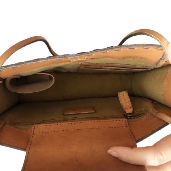 El Portal Tan Embossed Leather Shoulder Bag EUC - Picture 7 of 10